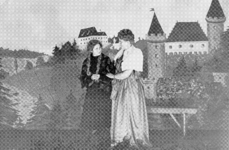 Theatergruppe 1947. So stellte sich Dichter und Schauspieler Fritz Schray die Wehinger Burg vor